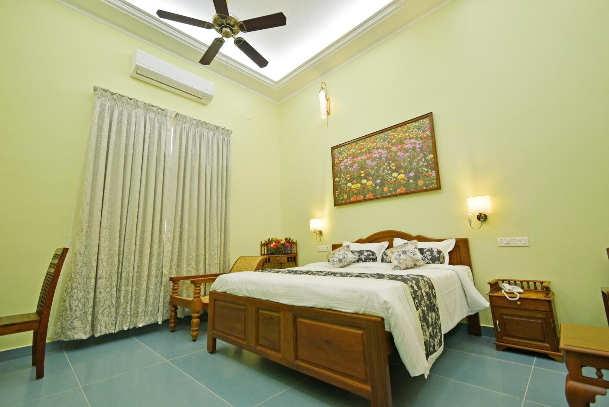 Le Colonial Suites Pondicherry Exterior foto