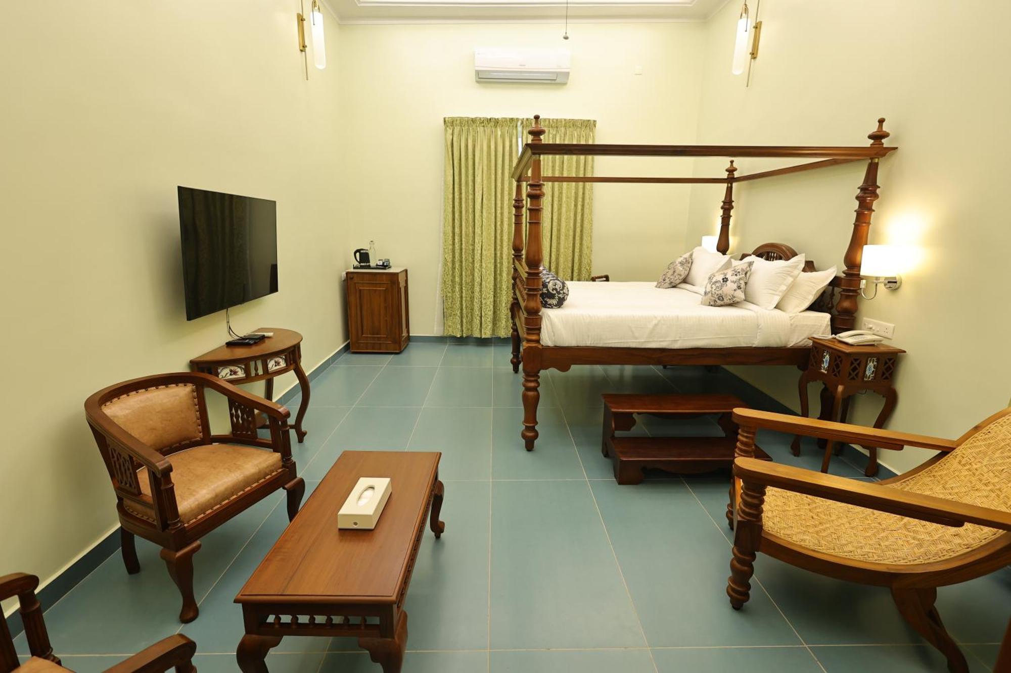 Le Colonial Suites Pondicherry Exterior foto
